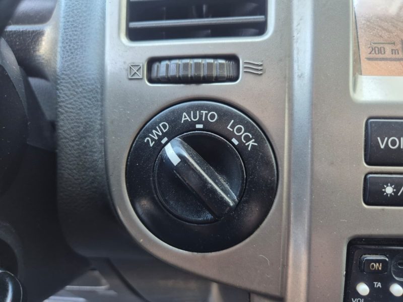 NISSAN NON DEFINI 2004