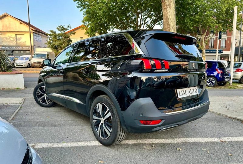 PEUGEOT 5008 2020