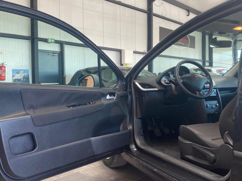 PEUGEOT 207 2010