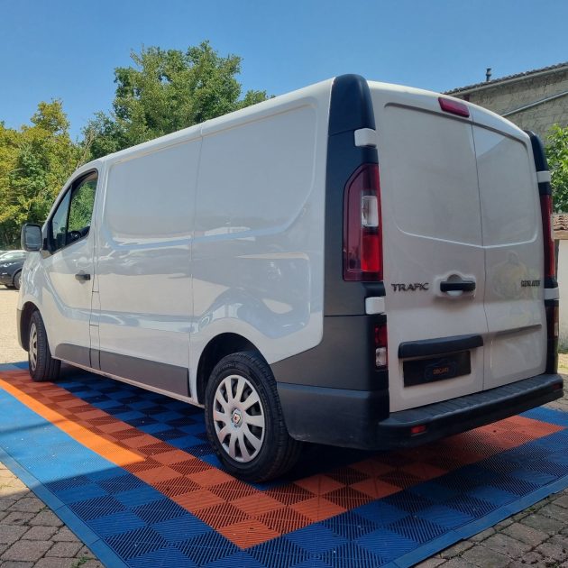 RENAULT TRAFIC 2021