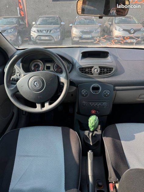 RENAULT CLIO 2005