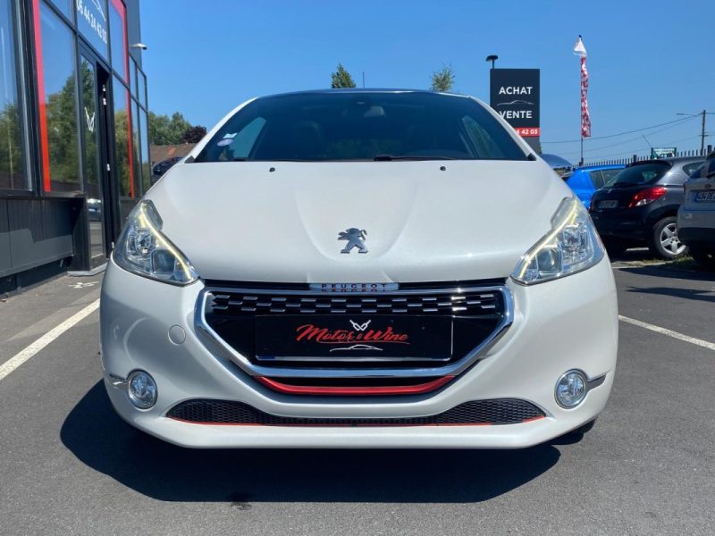 PEUGEOT 208 2015