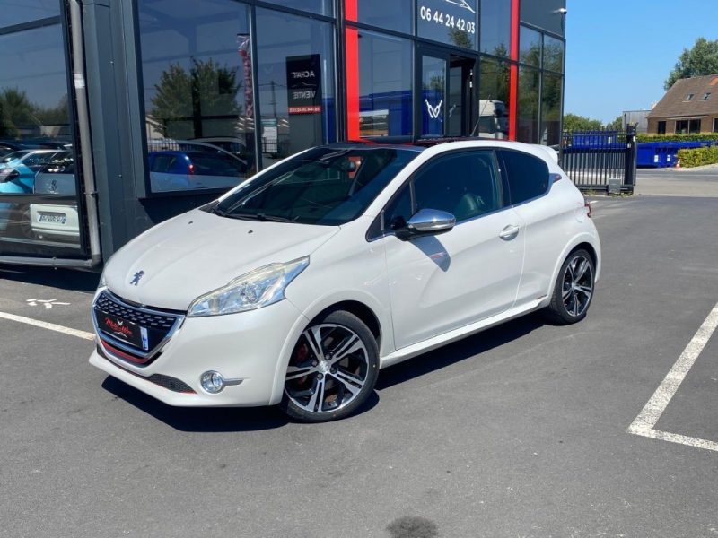 PEUGEOT 208 2015