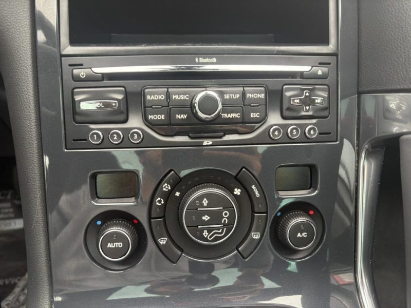 PEUGEOT 3008 1.6 HDi 110ch Féline 🚙 Toit pano 🌞 / Distri OK 🔧 / Affichage 👓 / Garantie ✅