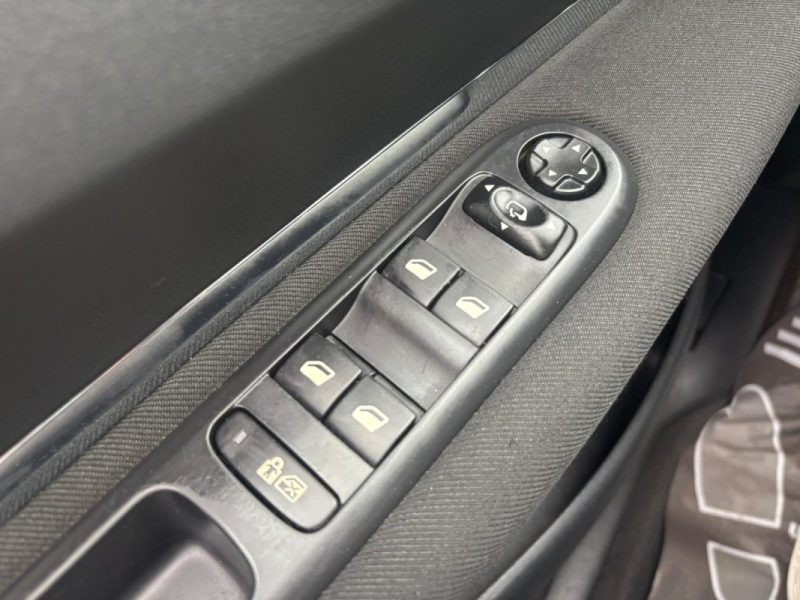 PEUGEOT 3008 1.6 HDi 110ch Féline 🚙 Toit pano 🌞 / Distri OK 🔧 / Affichage 👓 / Garantie ✅