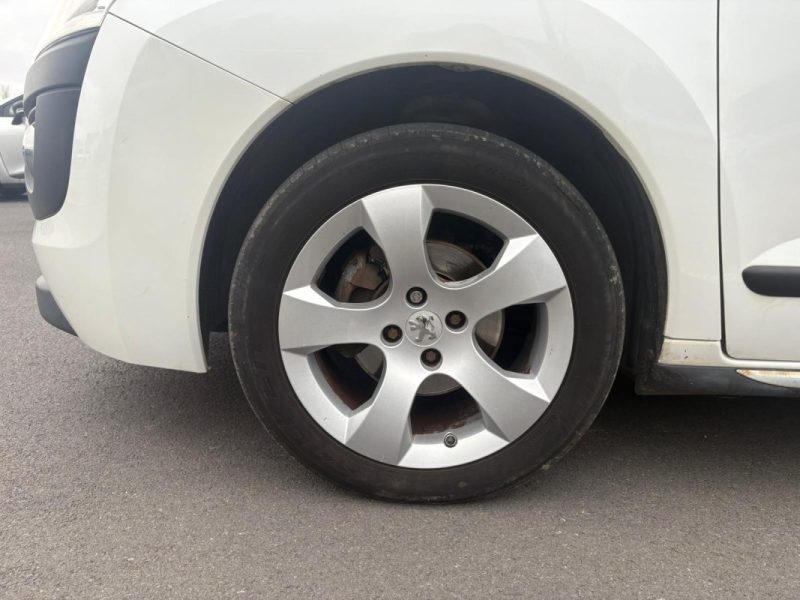 PEUGEOT 3008 1.6 HDi 110ch Féline 🚙 Toit pano 🌞 / Distri OK 🔧 / Affichage 👓 / Garantie ✅