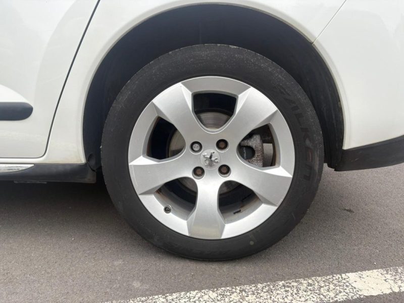 PEUGEOT 3008 1.6 HDi 110ch Féline 🚙 Toit pano 🌞 / Distri OK 🔧 / Affichage 👓 / Garantie ✅