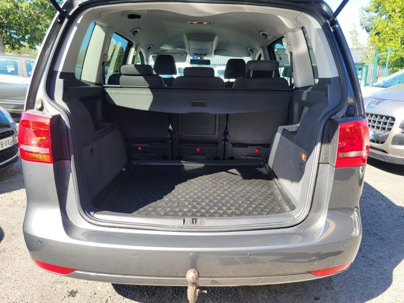 VOLKSWAGEN TOURAN 2011