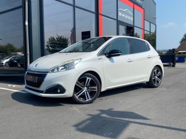PEUGEOT 208 2015