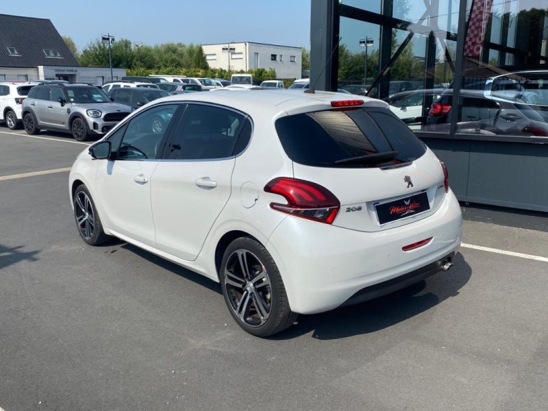 PEUGEOT 208 2015