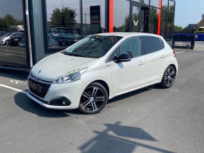 PEUGEOT 208 2015