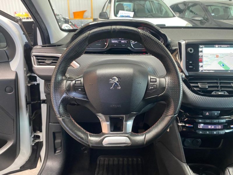 PEUGEOT 208 2015