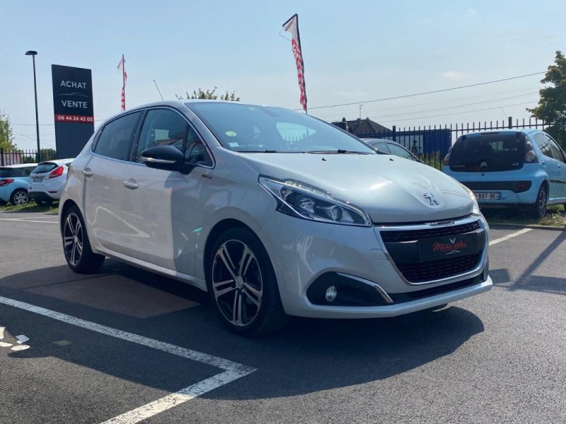 PEUGEOT 208 2015