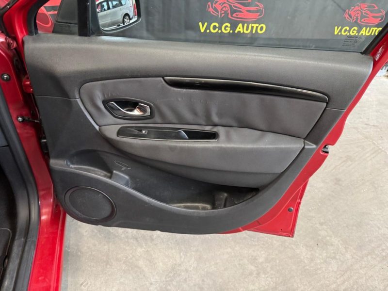 RENAULT MEGANE SCENIC 1.5 dCi 110ch Expression 