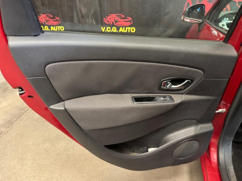 RENAULT MEGANE SCENIC 1.5 dCi 110ch Expression 