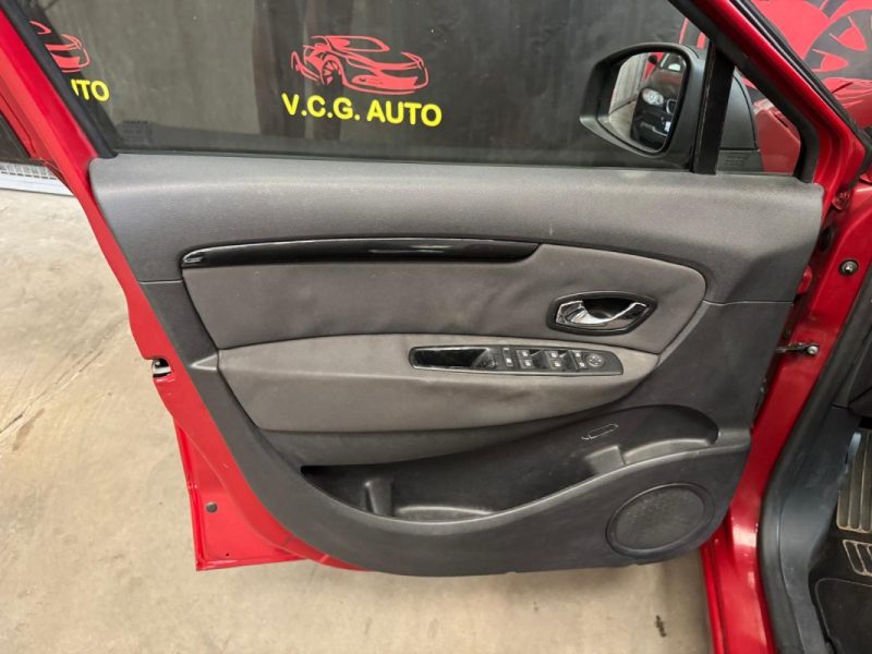 RENAULT MEGANE SCENIC 1.5 dCi 110ch Expression 