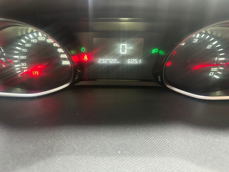 PEUGEOT 308 1.6 HDi 92ch Business 2014