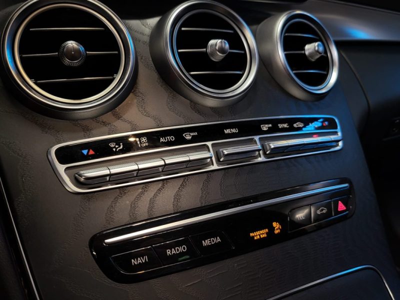 MERCEDES CLASSE C220 D AMG LINE BVA / TOIT OUVRANT PANO / CARPLAY / SIEGES CHAUFFANTS / SUIVI COMPLE