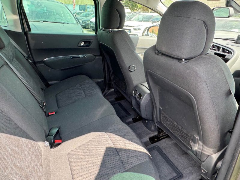 PEUGEOT 3008 1.6 HDi 115 STYLE