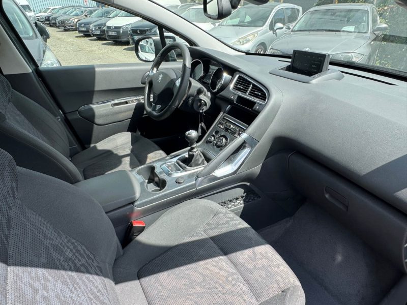 PEUGEOT 3008 1.6 HDi 115 STYLE