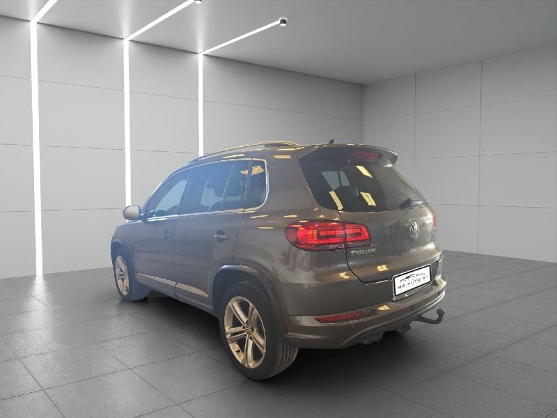 VOLKSWAGEN TIGUAN 2016