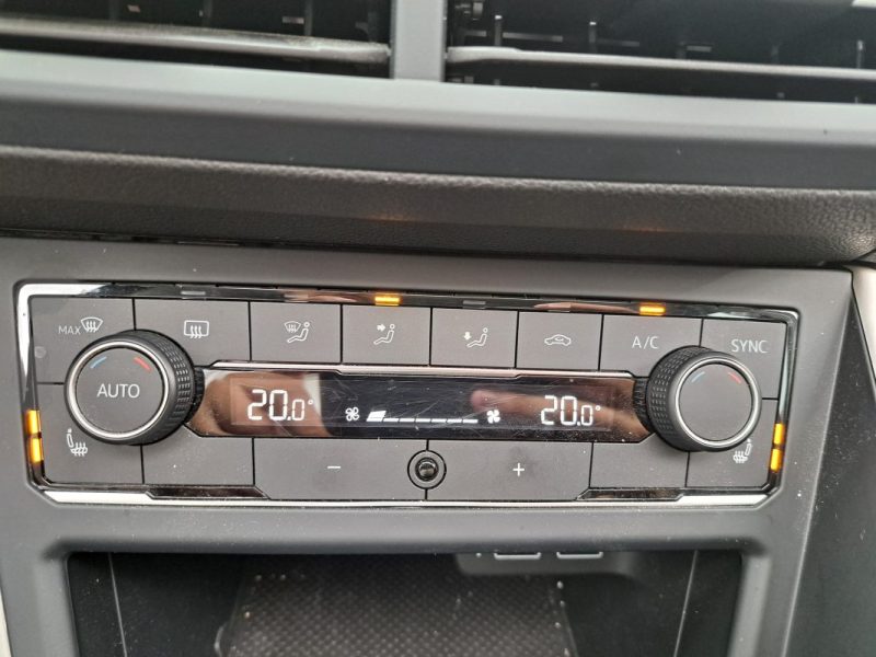 VOLKSWAGEN POLO 1.0 TSI 95ch Carat BVM Toit Ouvrant Virtual Cockpit