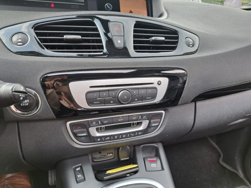 RENAULT MEGANE SCENIC 2015