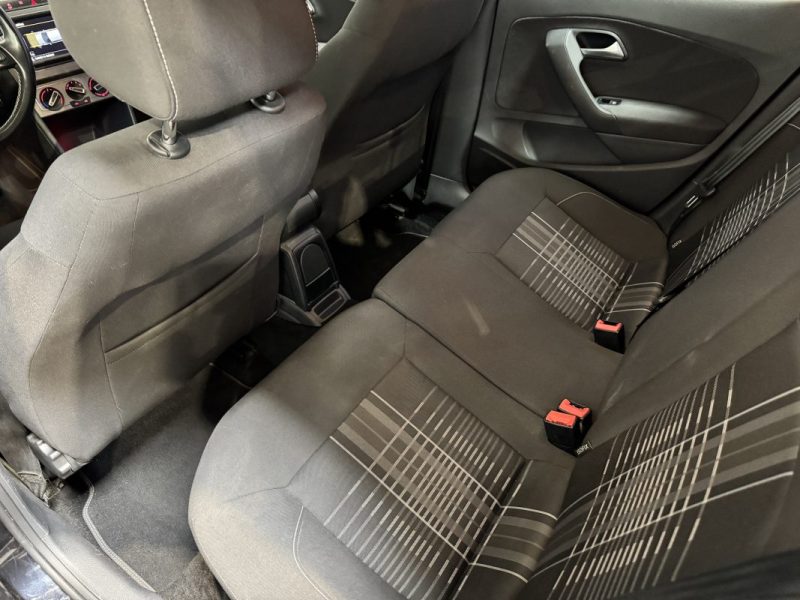 VOLKSWAGEN POLO 2015