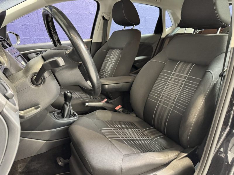 VOLKSWAGEN POLO 2015