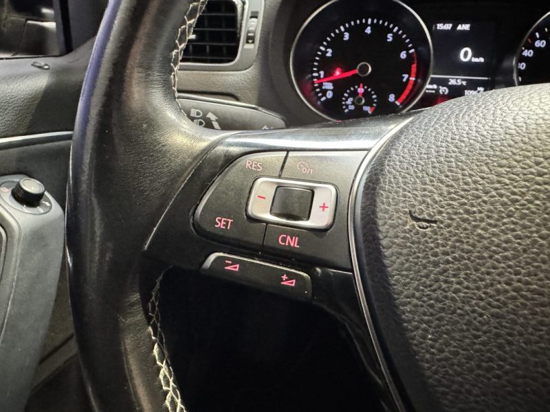 VOLKSWAGEN POLO 2015