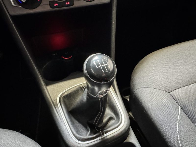 VOLKSWAGEN POLO 2015