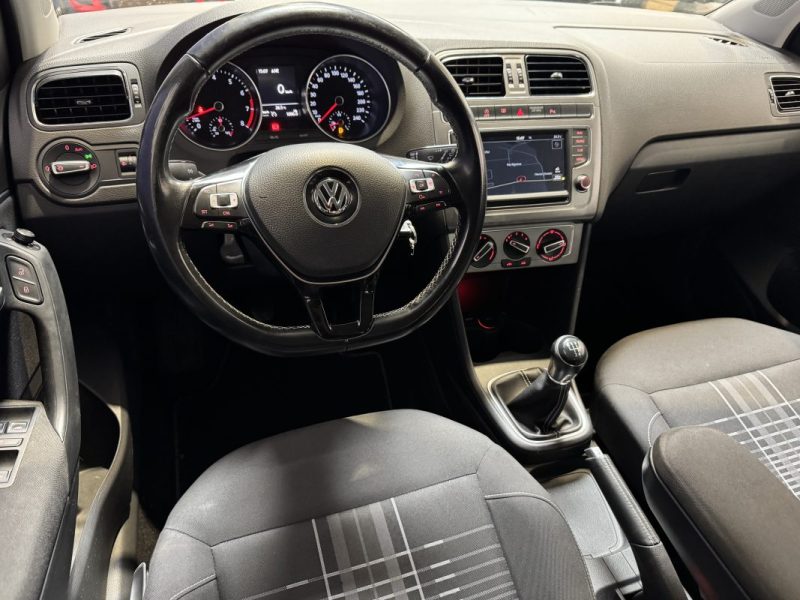 VOLKSWAGEN POLO 2015