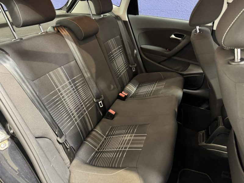 VOLKSWAGEN POLO 2015