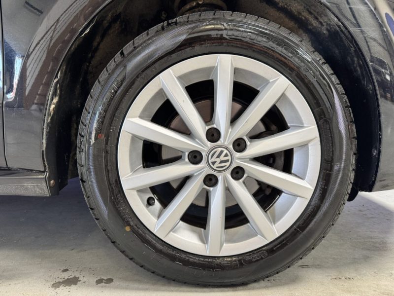 VOLKSWAGEN POLO 2015