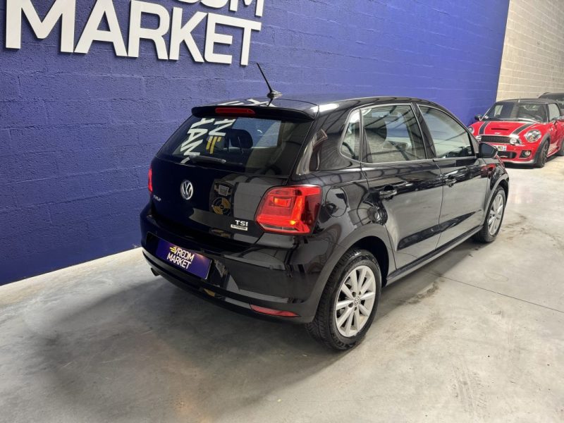 VOLKSWAGEN POLO 2015