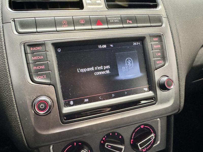 VOLKSWAGEN POLO 2015