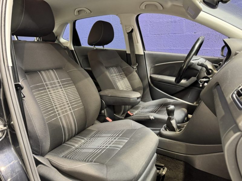 VOLKSWAGEN POLO 2015