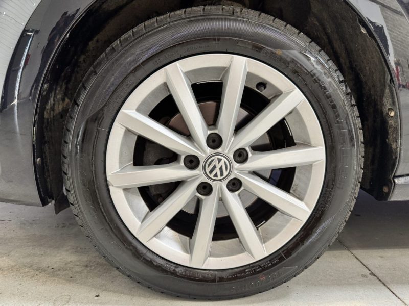 VOLKSWAGEN POLO 2015