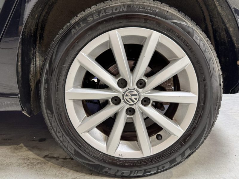 VOLKSWAGEN POLO 2015