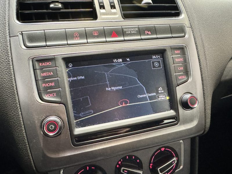 VOLKSWAGEN POLO 2015