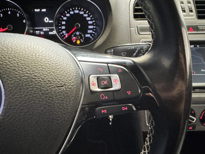 VOLKSWAGEN POLO 2015