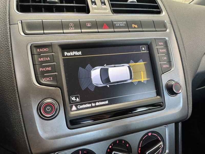 VOLKSWAGEN POLO 2015