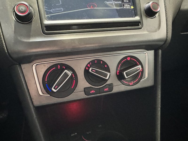 VOLKSWAGEN POLO 2015