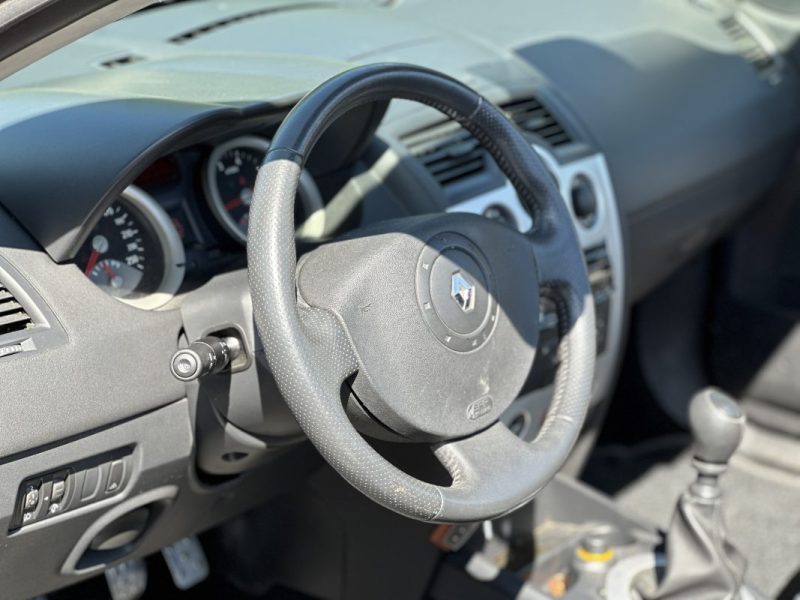 RENAULT MEGANE CC 2L 135CV / Paiement 4X ou 10X Possible