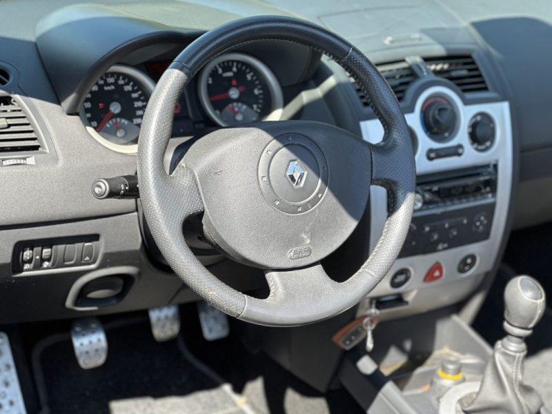 RENAULT MEGANE CC 2L 135CV / Paiement 4X ou 10X Possible