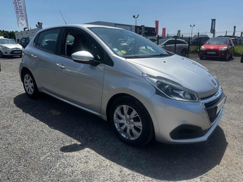 PEUGEOT 208 2015