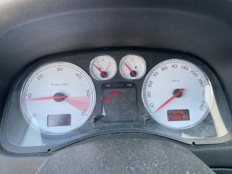 PEUGEOT 307 CC 2.0 HDi 136 ch pack véhicule vendu dans l\'etat condition marchand