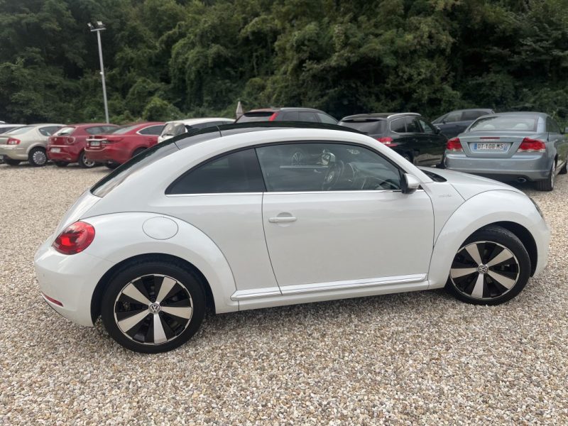 VOLKSWAGEN BEETLE 2015
