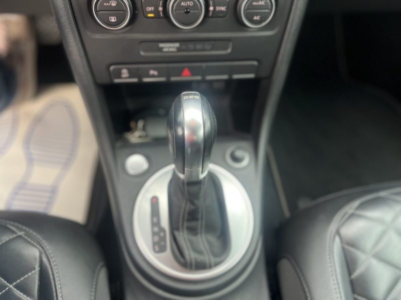 VOLKSWAGEN BEETLE 2015