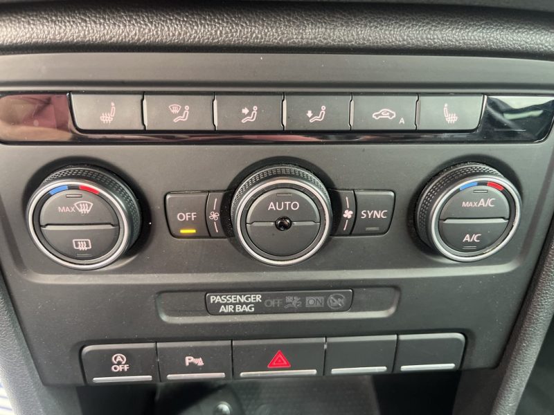 VOLKSWAGEN BEETLE 2015